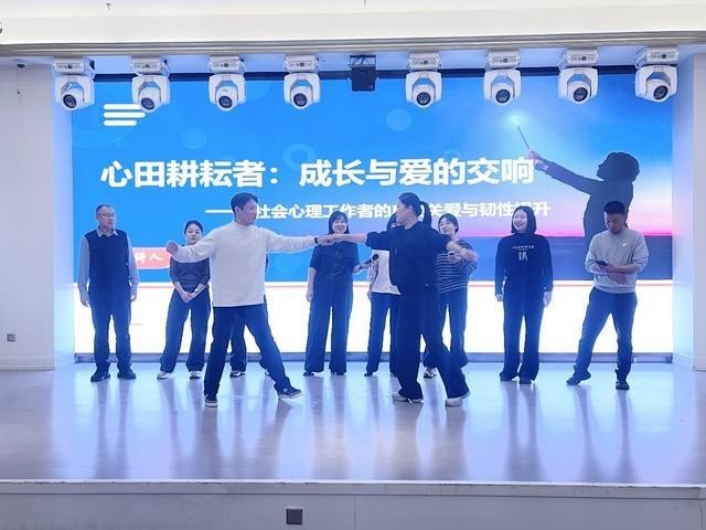 4年家校社医联动促进青少年心理健康大会J9九游会中社联副会长李羚出席202(图2)