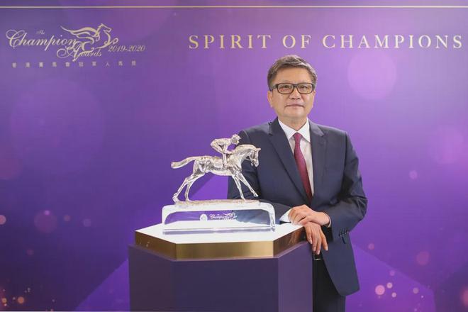眼罩夺魁家族曾养香港马王J9国际集团王经纬赛驹戴(图4)