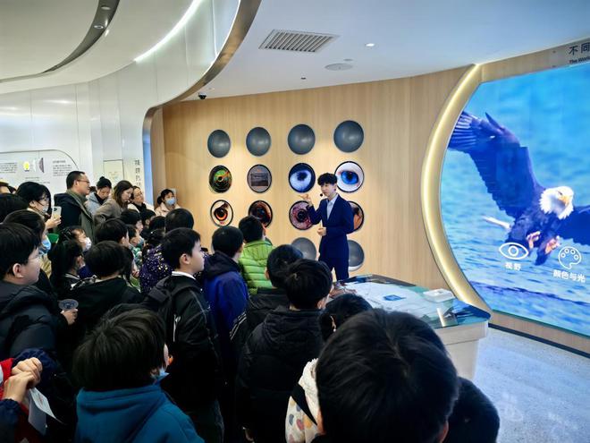 望岳街道恒华社区：强国梦想 明眸相伴j9九游会(中国)网站长沙市岳麓区(图2)