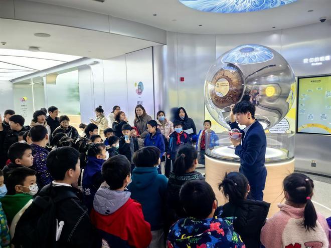 望岳街道恒华社区：强国梦想 明眸相伴j9九游会(中国)网站长沙市岳麓区(图4)